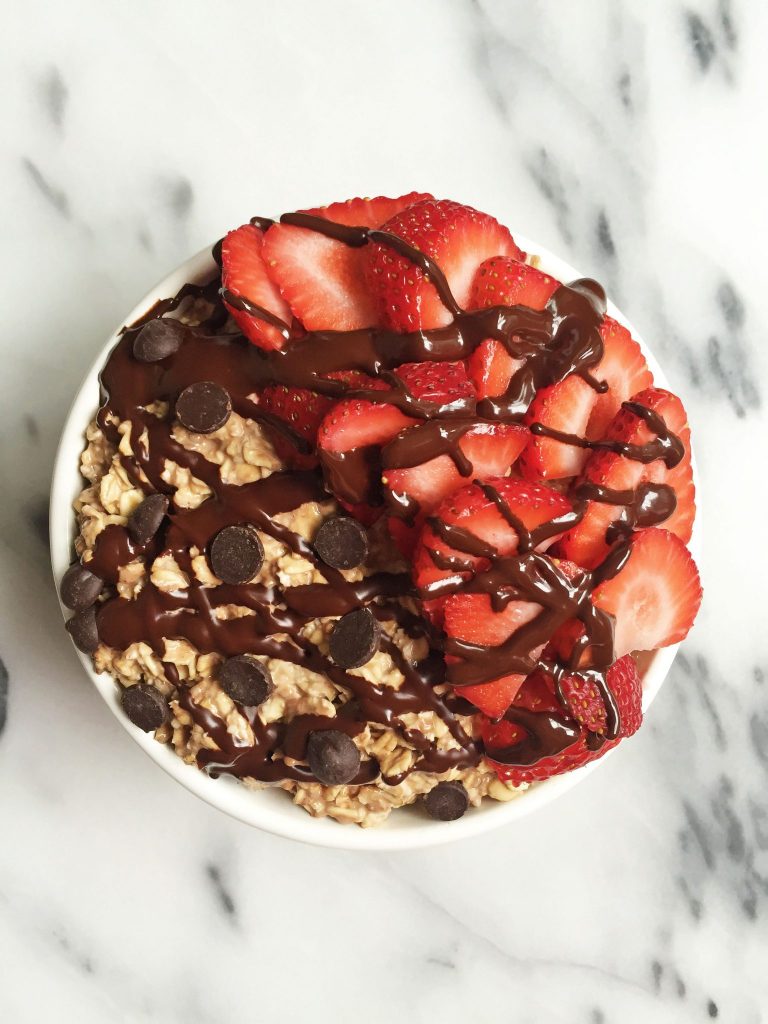 Dark Chocolate Strawberry Overnight Oats - rachLmansfield