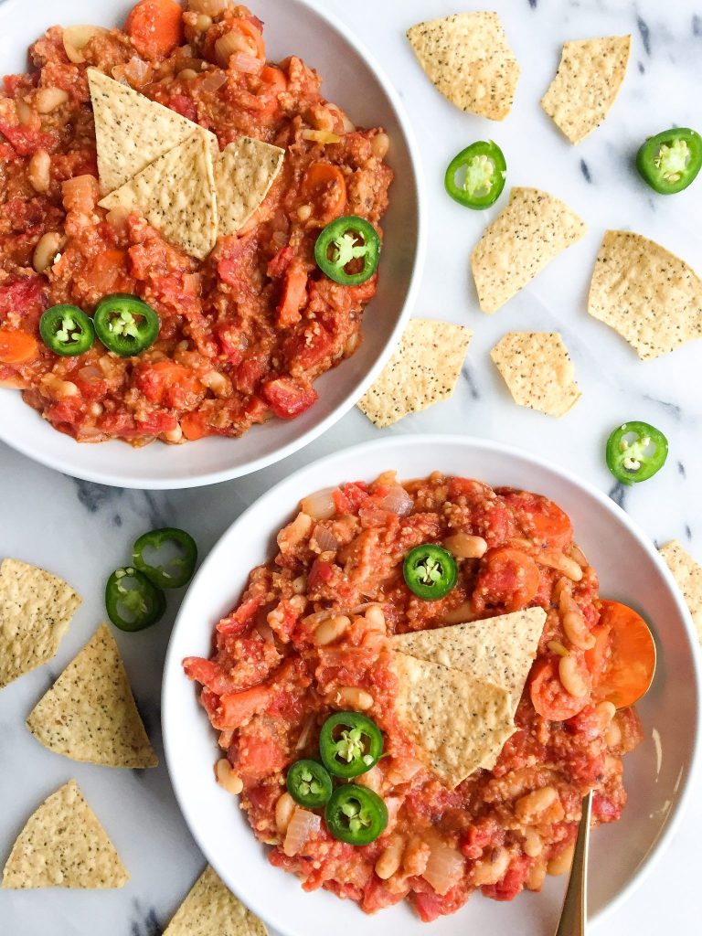 The Easiest One-Pot Vegetarian Bean Chili made with healthy and simple ingredients!