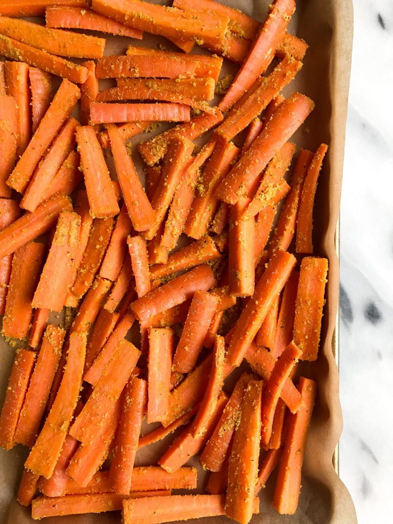 Crispy Whole30 Carrot Fries for an easy, deices and healthy veggie dish to enjoy!