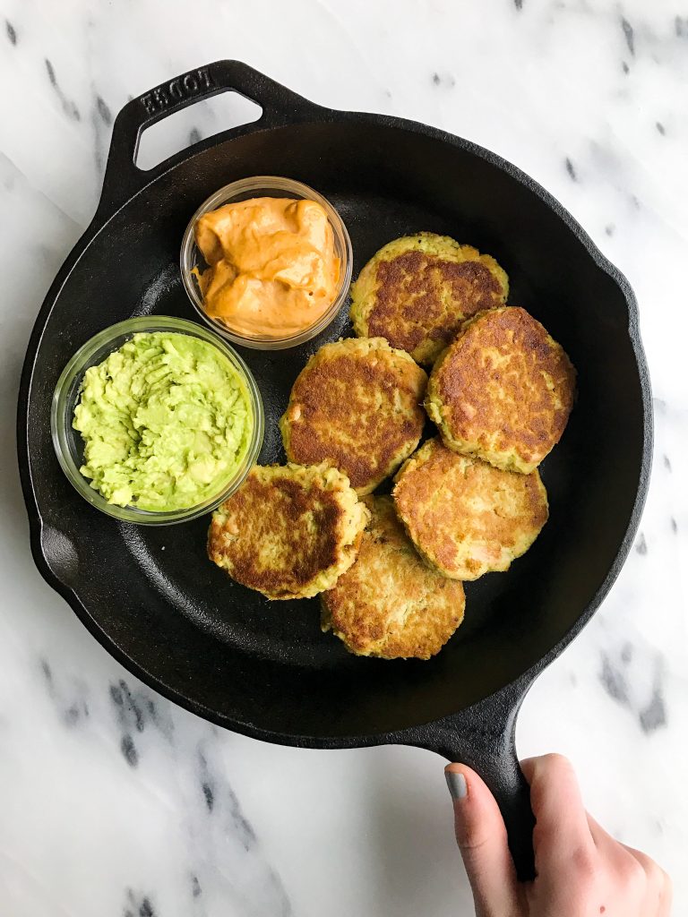 4-ingredient Tuna Avocado Cakes made with almond flour and healthy ingredients!