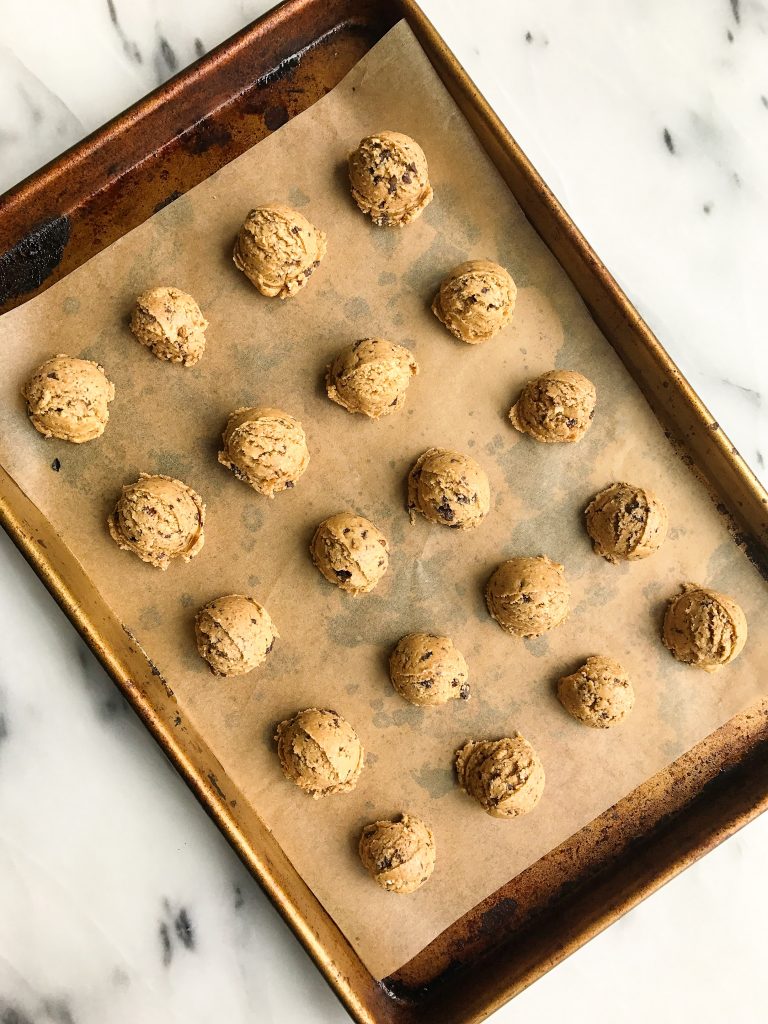 No-Bake Cacao Chip Peanut Butter Fudge Cookie Balls with no added sugar!