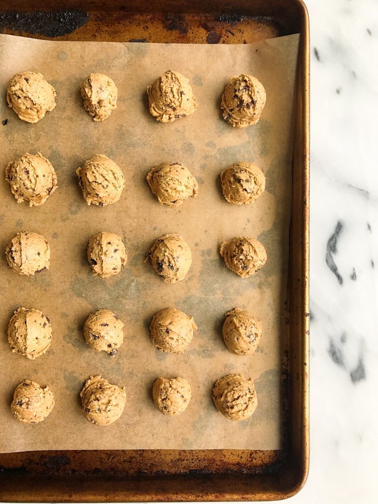 No-Bake Cacao Chip Peanut Butter Fudge Cookie Balls with no added sugar!