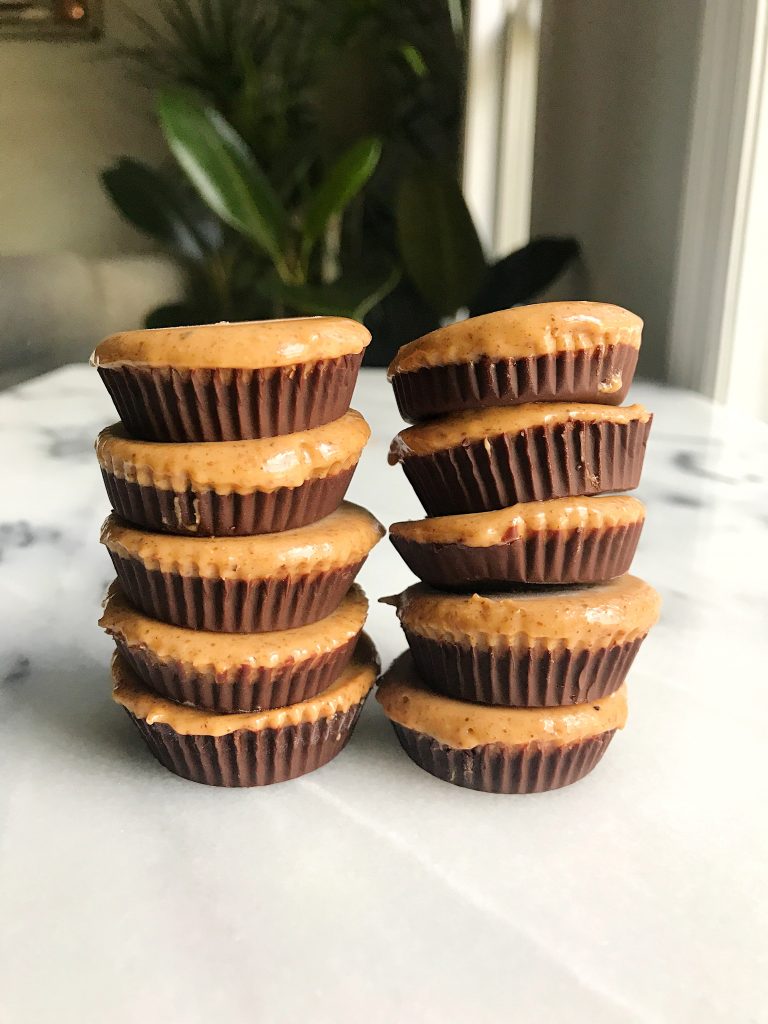 4-ingredient Paleo Almond Butter Fudge Cups that are vegan and has no added sugar!