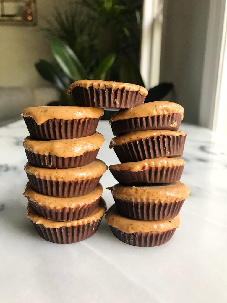 4-ingredient Paleo Almond Butter Fudge Cups that are vegan and has no added sugar!