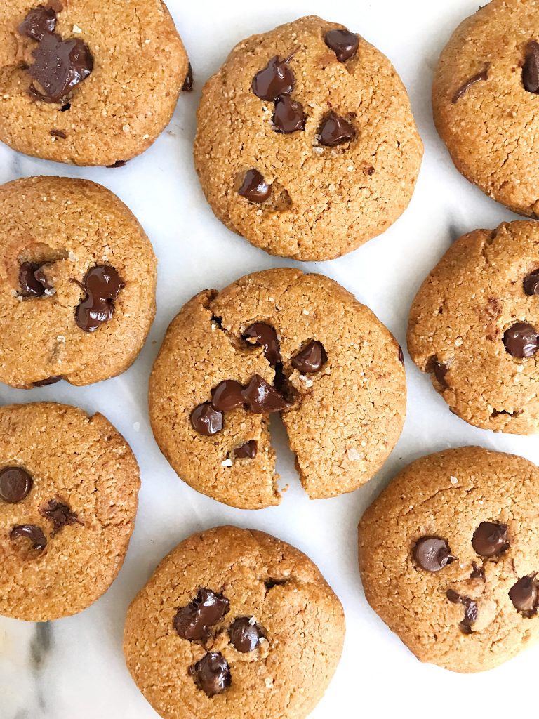 Sea Salt Chocolate Chip Ginger Cookies for an easy and healthy paleo cookie recipe!