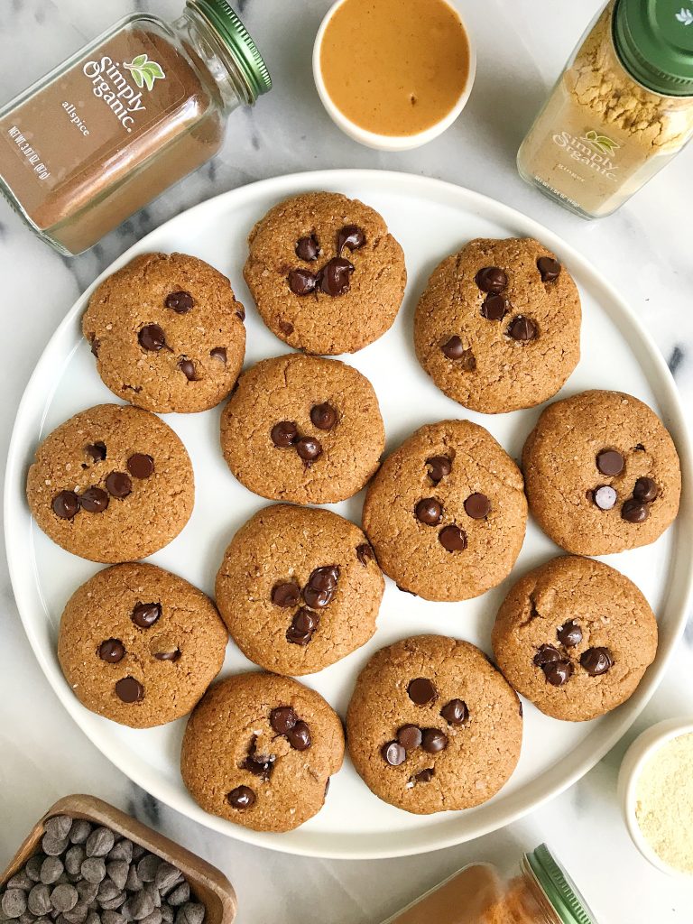 Sea Salt Chocolate Chip Ginger Cookies for an easy and healthy paleo cookie recipe!