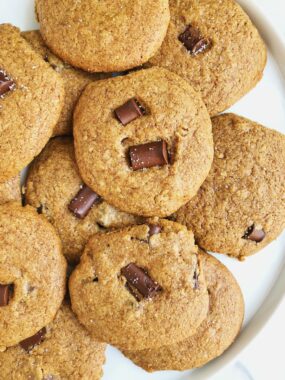 6-ingredient Classic Chocolate Chip Cookies made with simple and delicious ingredients for a tasty cookie treat!
