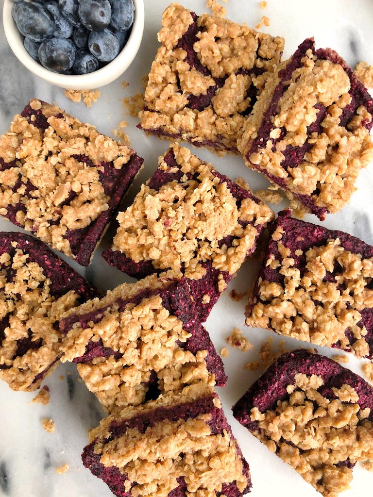 Blueberry Oatmeal Crumb Pie Bars made with vegan and gluten-free ingredients for and easy and delicious blueberry dessert! 