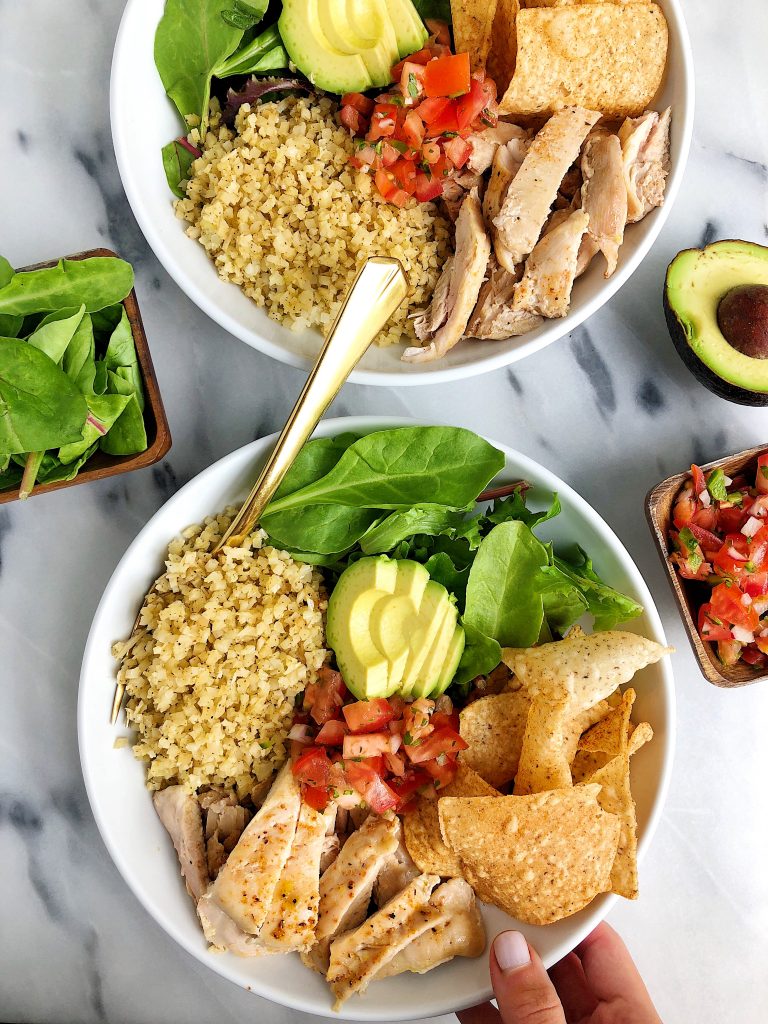 20-minute Homemade Paleo Burrito Bowls for an easy and delicious Chipotle-like burrito bowl made in your on kitchen!