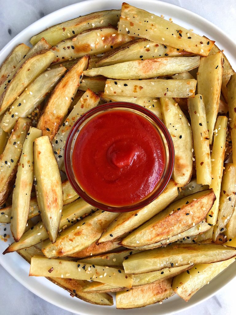 Oven-Baked Everything Bagel Spice Fries made with organic potatoes, everything but the bagel spice and paired with a whole30 ketchup for an easy and delicious vegan side dish!