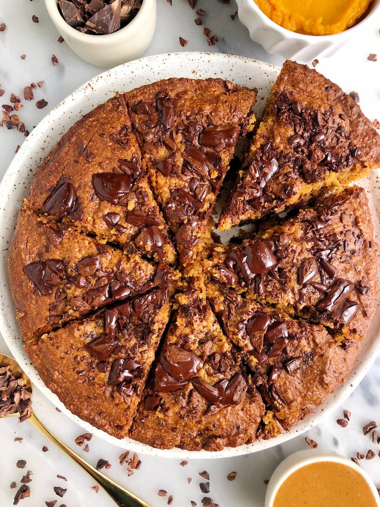 Paleo Pumpkin Chocolate Chunk Cookie Cake made with gluten-free ingredients for a naturally sweetened, dreamy pumpkin cookie recipe!