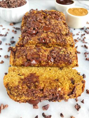 Paleo Pumpkin Chocolate Chip Breadwith Collagen Peptides for an easy and healthy pumpkin bread recipe, perfect for an epic breakfast idea or snacking any time of the day!