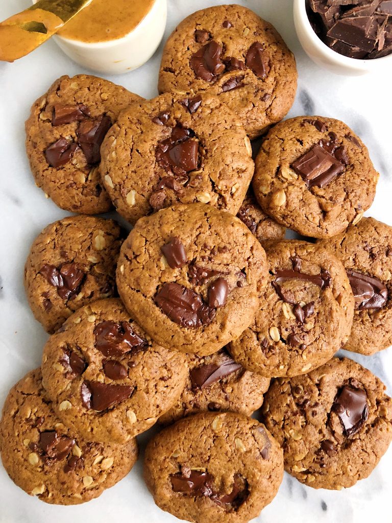 The Easiest Chocolate Chunk Oatmeal Cookies made with all gluten-free, egg-free and dairy-free ingredients for a quick and easy healthy oatmeal cookie recipe!