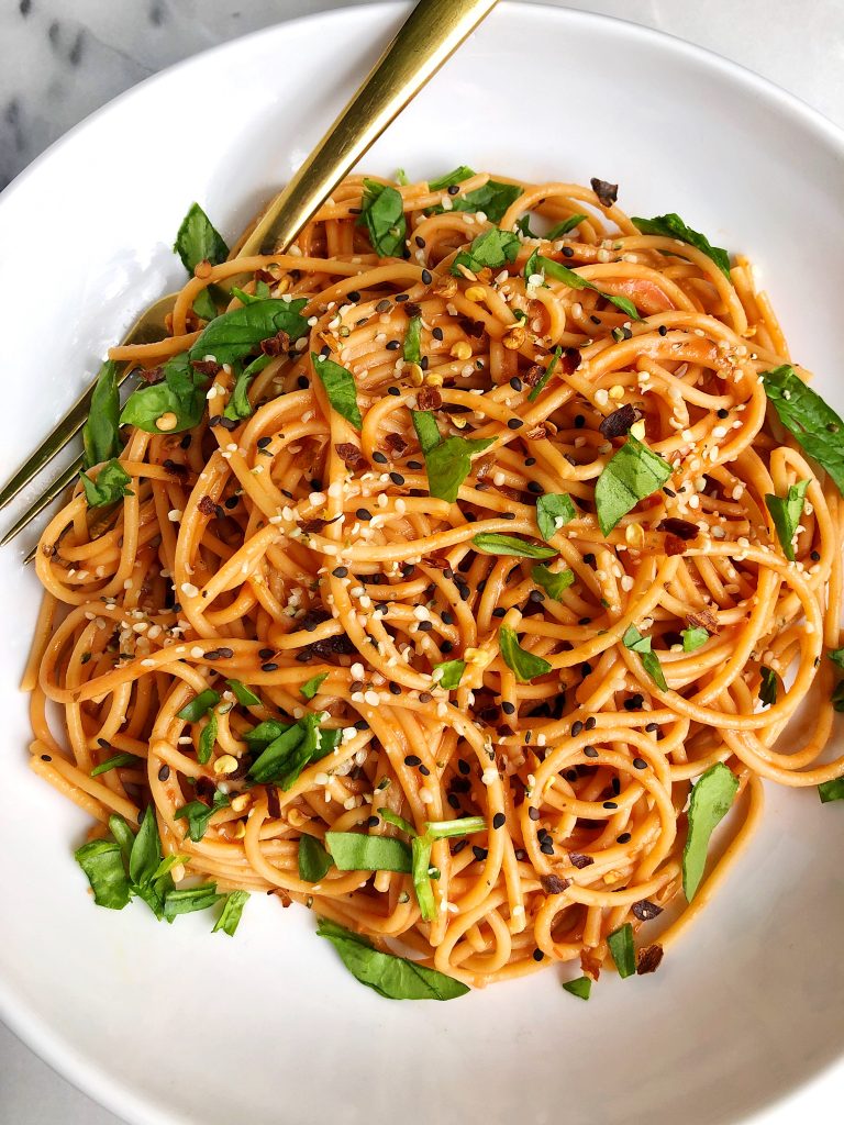 6-ingredient Creamy Tomato Basil Pasta made with all gluten-free, dairy-free ingredients for an easy and healthy pasta recipe!