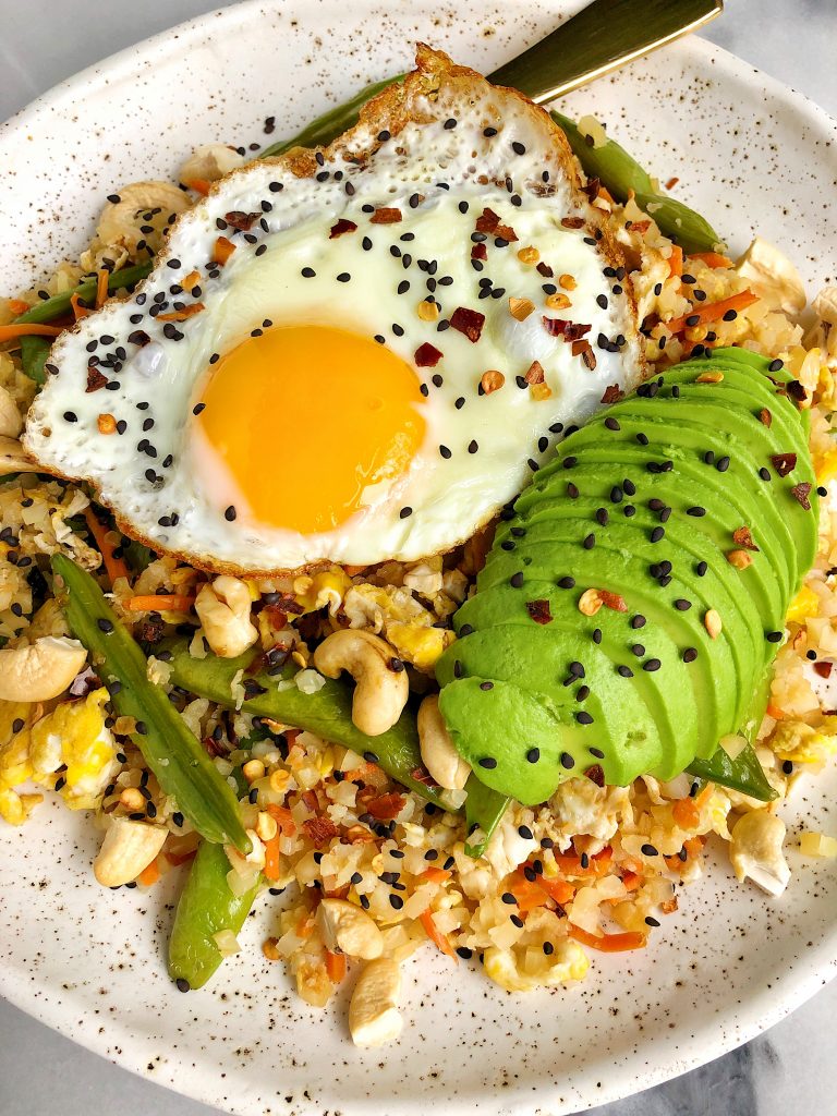 This 10-minute Bone Broth Cauliflower Fried Rice is a delicious Whole30-approved recipe made with minimal ingredients and perfect an easy lunch or dinner!