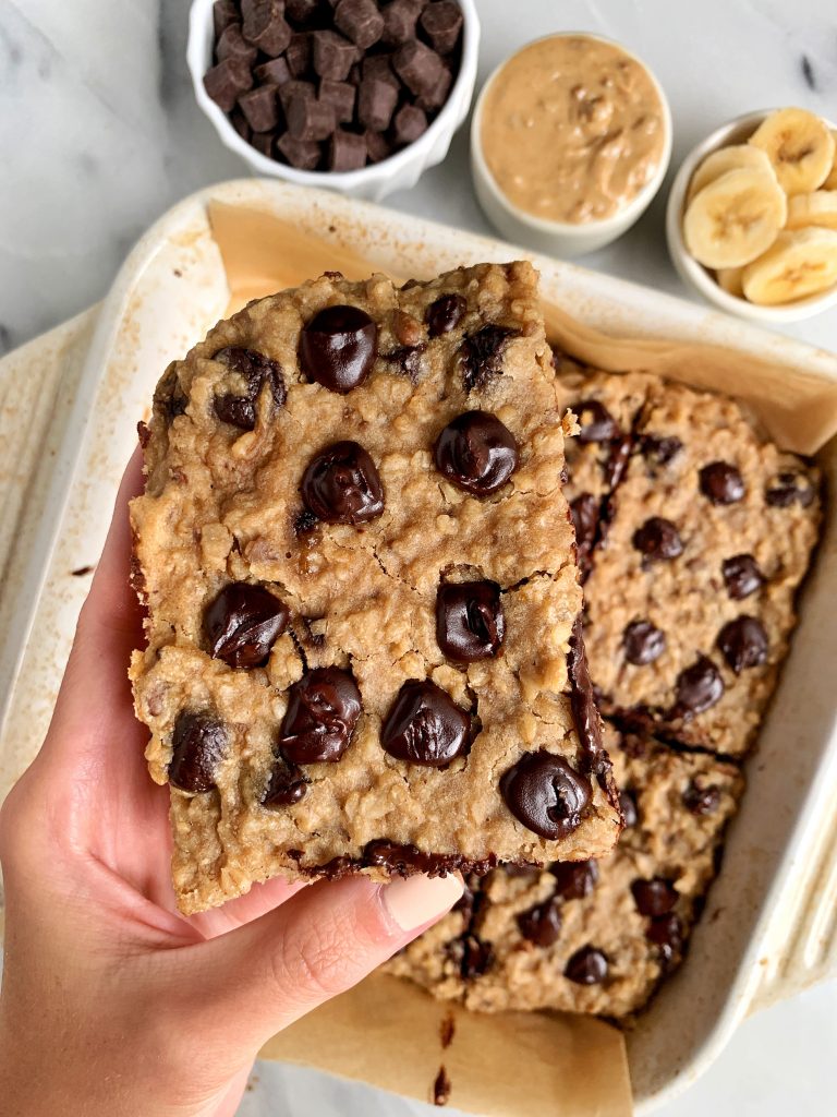 Healthy Chocolate Chip Banana Bread Oatmeal Bars made with 6 ingredients for an easy vegan and gluten-free breakfast recipe!