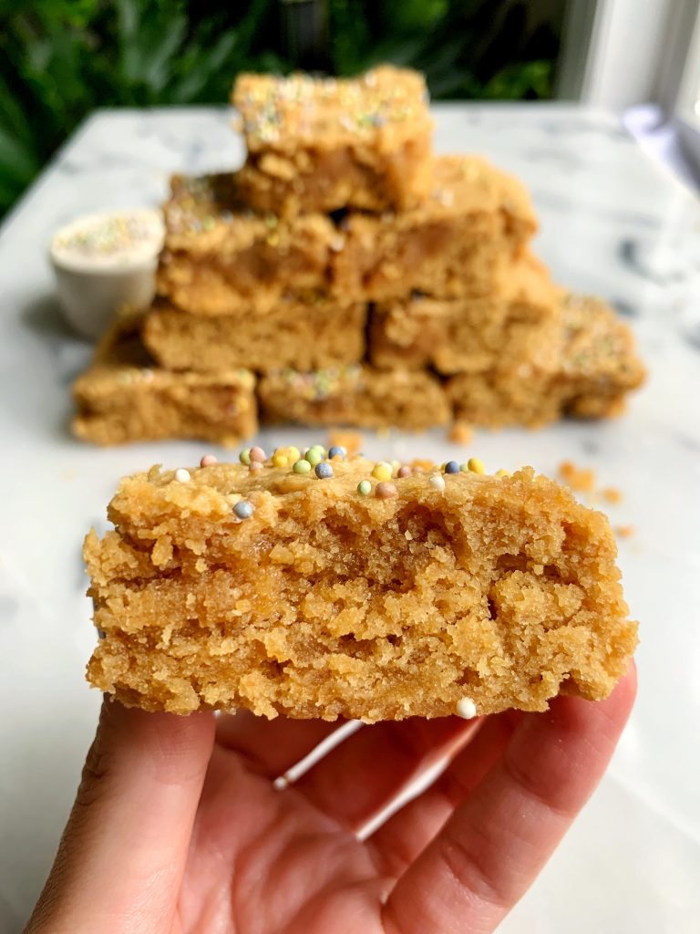 5-ingredient Cake Batter Blondies made with all gluten-free, grain-free and dairy-free ingredients for an easy and healthy paleo funfetti blondie!