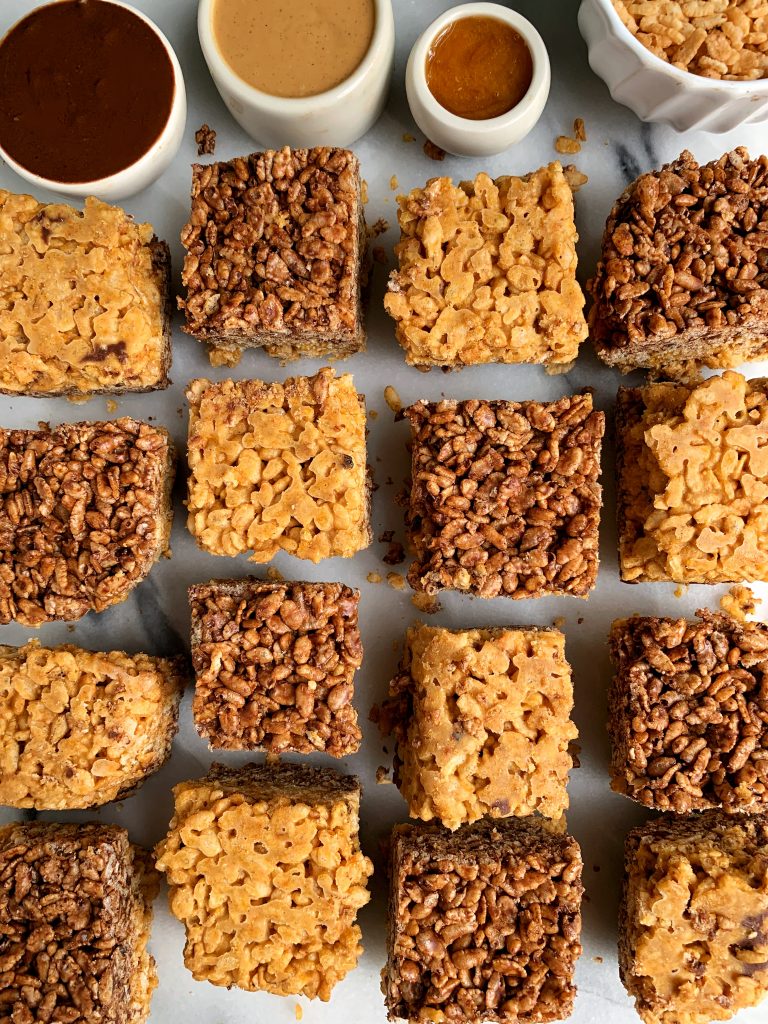 Peanut Butter Cup Pumpkin Rice Crispy Treats made with no marshmallows! An easy and healthy rice crispy treat recipe with a fun fall twist.