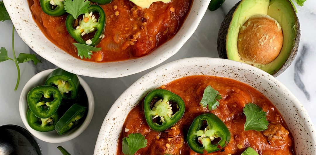 Sharing the easiest Paleo Pumpkin Chili Recipe ready in less than 30 minutes for a quick Whole30 meal!