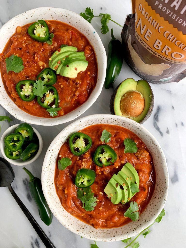 Sharing the easiest Paleo Pumpkin Chili Recipe ready in less than 30 minutes for a quick Whole30 meal!