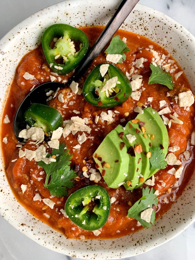 Sharing the easiest Paleo Pumpkin Chili Recipe ready in less than 30 minutes for a quick Whole30 meal!