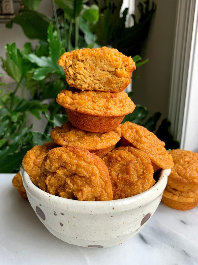 Paleo Pumpkin Mini Muffins made with only 7 ingredients for an easy and healthy pumpkin snack!