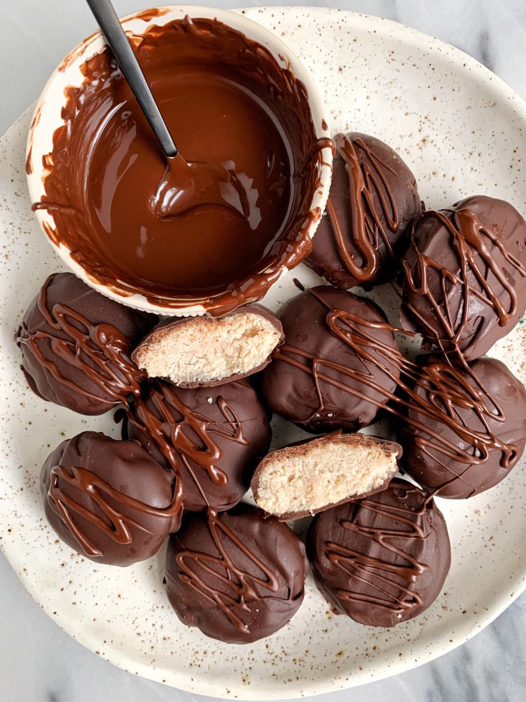 6-ingredient Paleo Peppermint Patties are the easiest homemade peppermint candy. Made with no gluten, no dairy and no refined sugars.