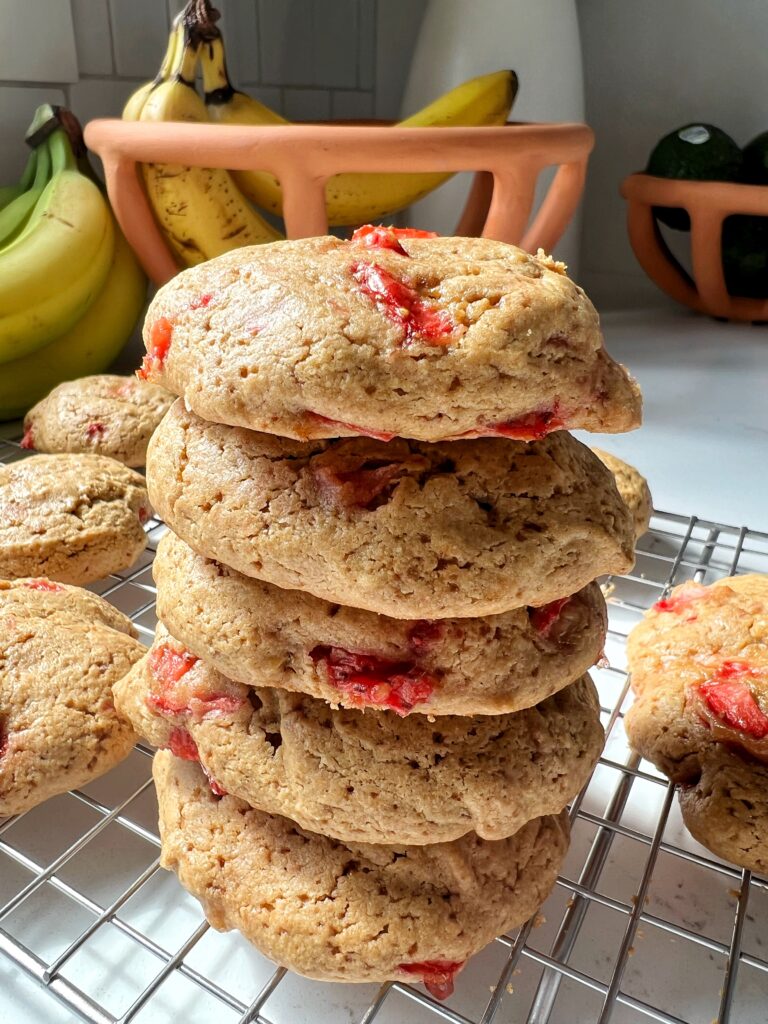 These Gluten-free Strawberry Cookies are absolutely delicious and such an easy cookie recipe to make. You only need 6 ingredients and these are dairy-free and with no refined sugar.