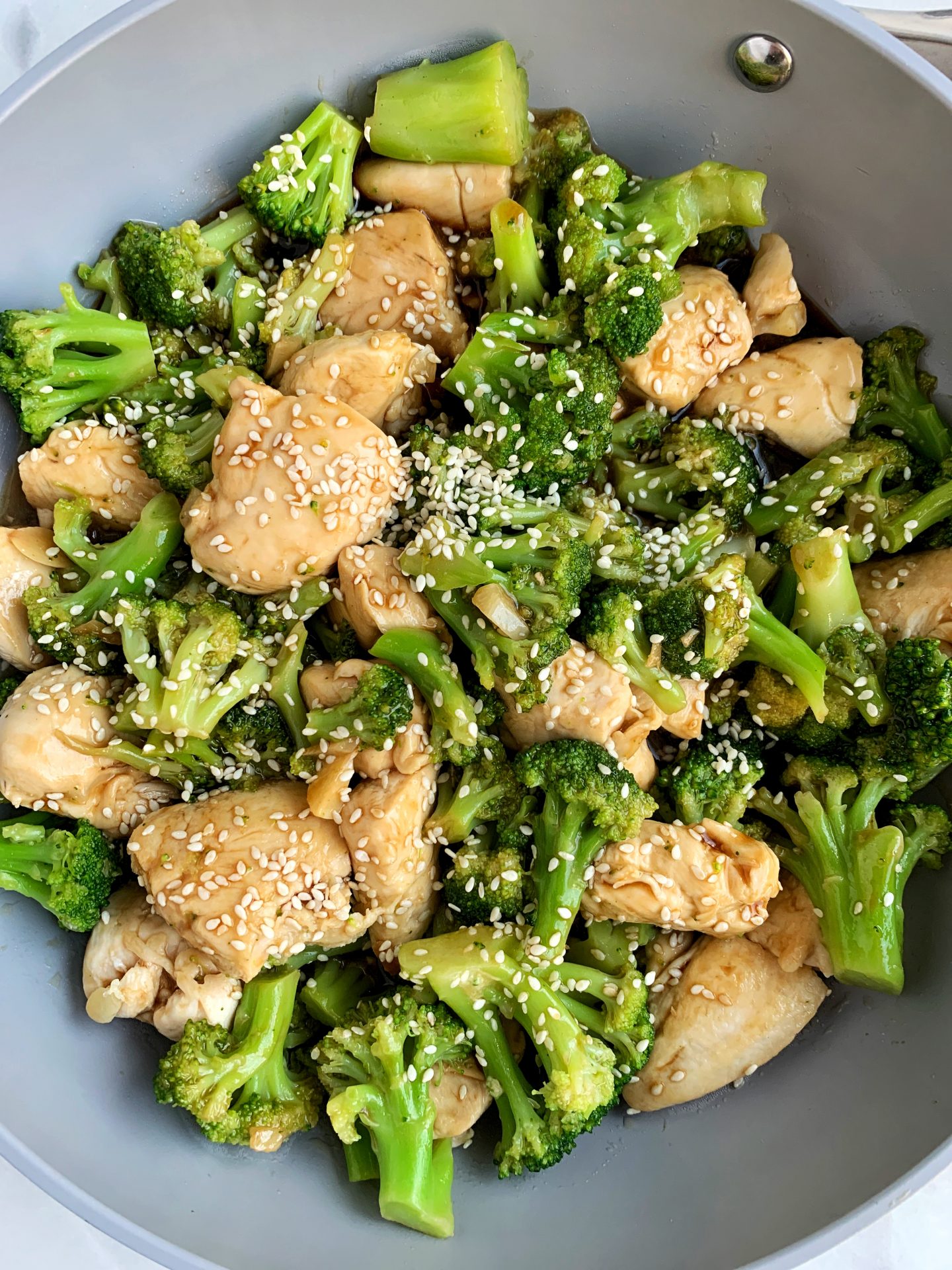 Easy Whole30 Chinese Chicken and Broccoli - rachLmansfield