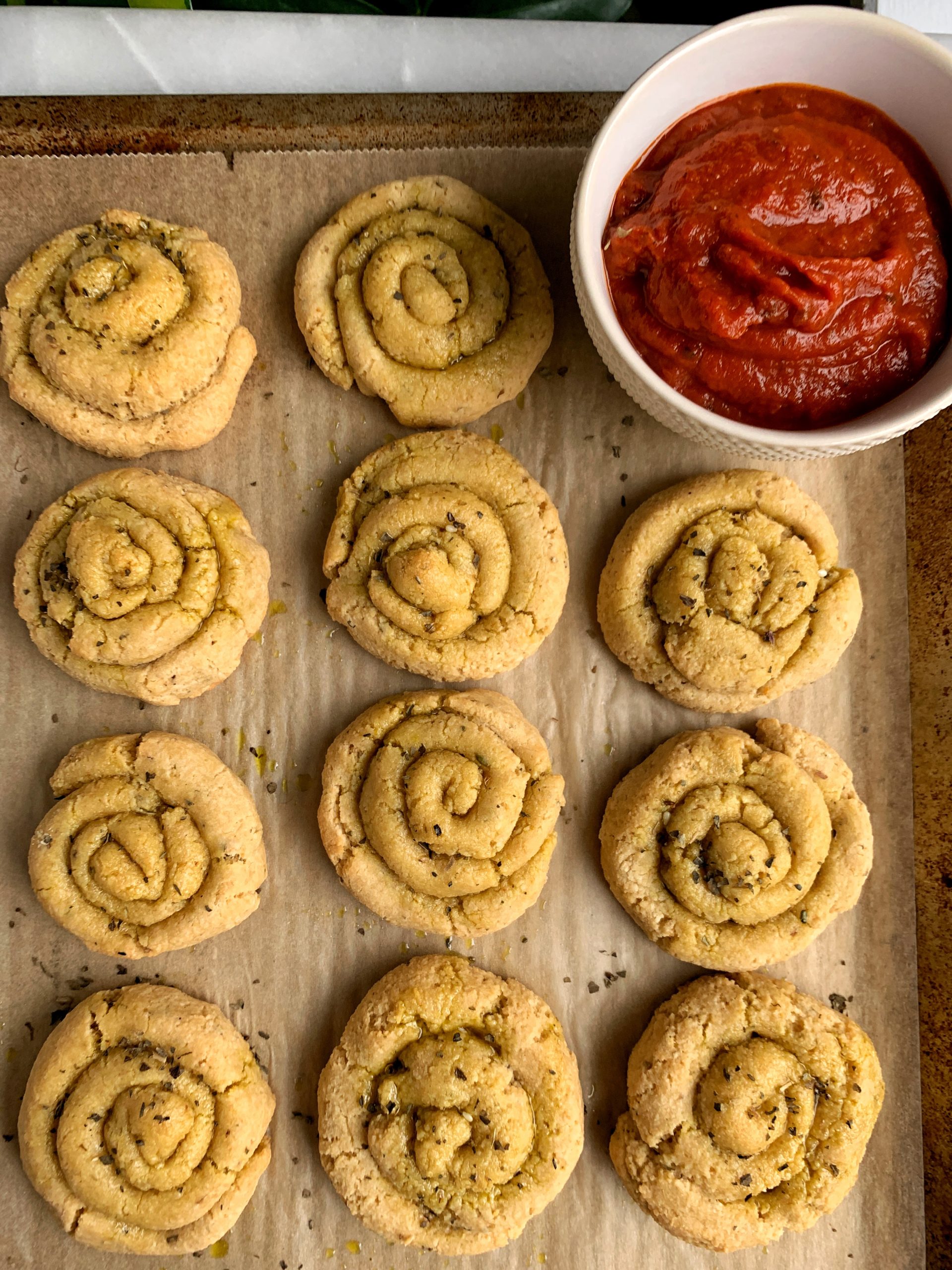 Healthier Paleo Garlic Knots (glutenfree + dairyfree) rachLmansfield