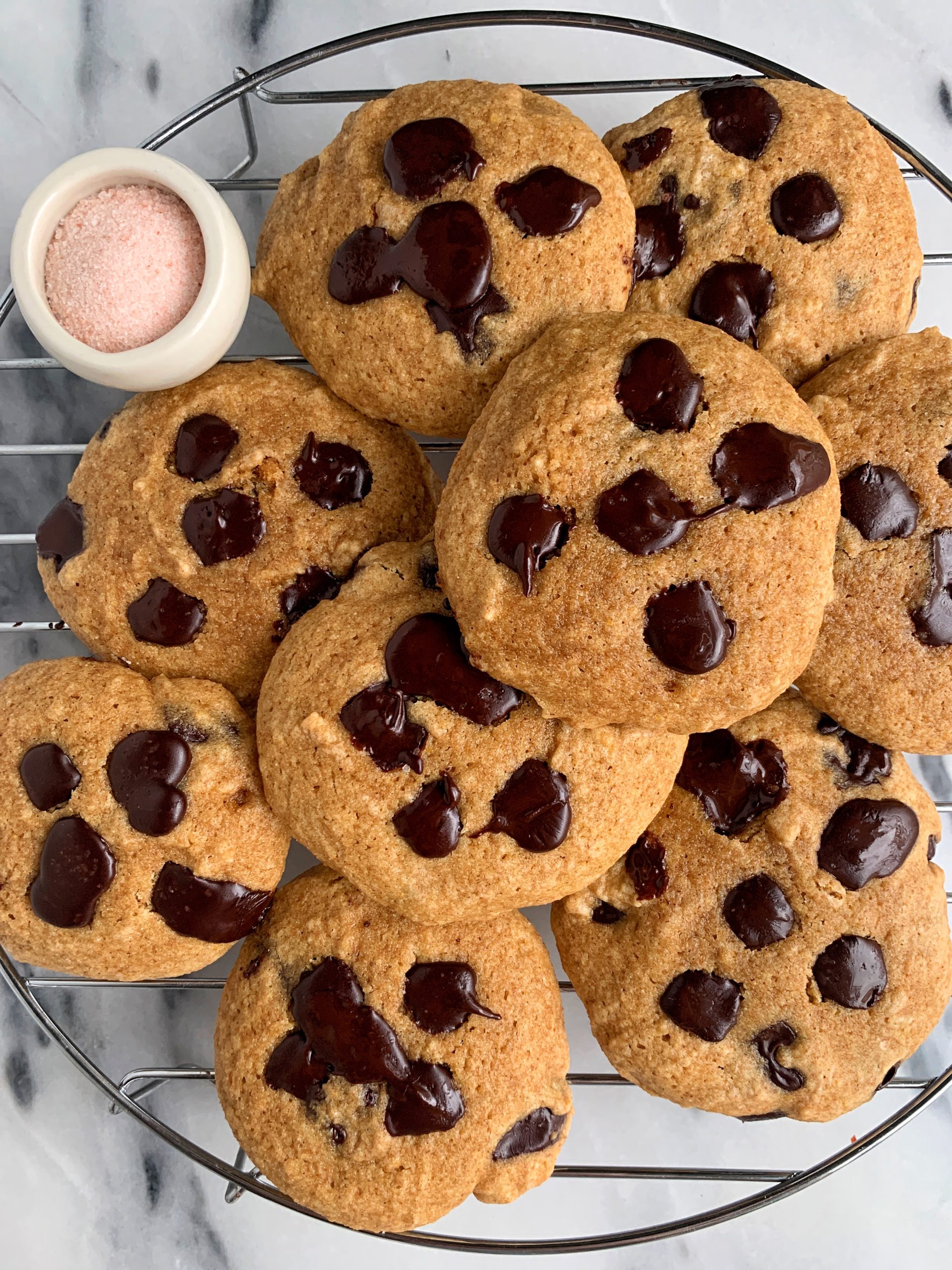 Gluten-free Chocolate Chip Olive Oil Cookies made with only 6 key ingredients. These delicious and healthier cookies are nut-free and made with gluten-free oat flour, sweetened with coconut sugar and maple syrup and are ready in just 10 minutes!