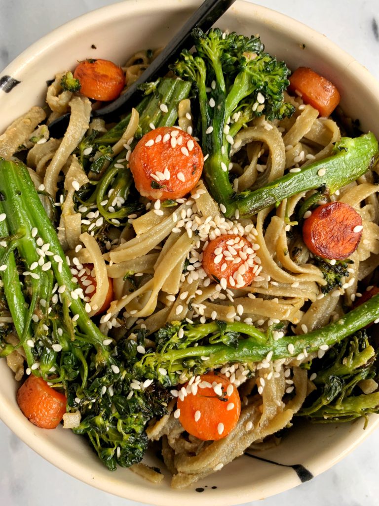 10-minute Sesame Stir Fry Noodles made with all vegan and gluten-free ingredients. One of the easiest asian-flared recipes made with healthier ingredients. 