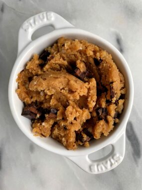 The BEST Edible Cookie Dough that is paleo, vegan-friendly and takes less than 5 minutes to whip up! A healthier cookie dough that is meant to be spooned and not baked.