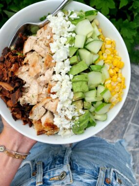Sharing my ridiculously good chicken cobb salad that we have been making on repeat over here. Filled with a ton of flavor and super satisfying, filling and healthy.