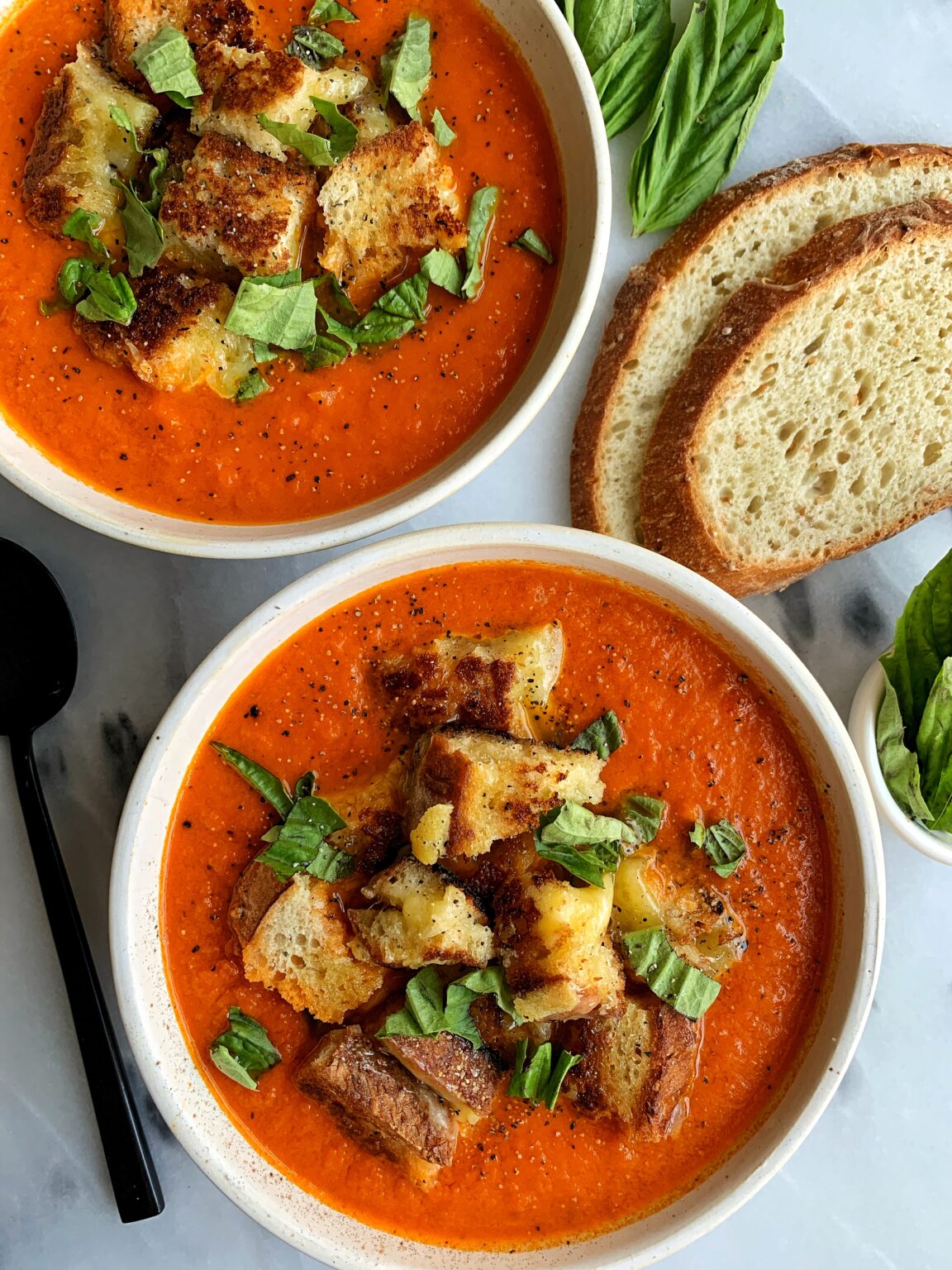 Creamy Vegan Tomato Soup with Grilled Cheese Croutons - rachLmansfield