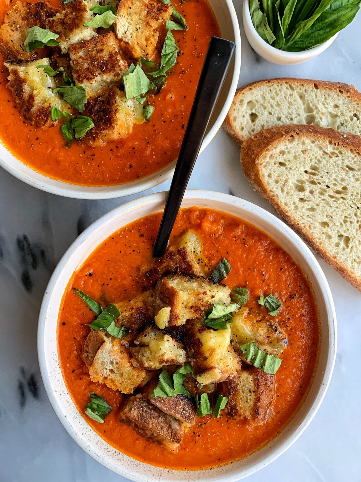 Creamy Vegan Tomato Soup with Grilled Cheese Croutons - rachLmansfield