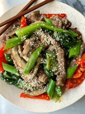 The Most Delicious 20-minute Paleo Beef Stir Fry made with all gluten-free and dairy-free ingredients for a healthy and easy weeknight dinner recipe!