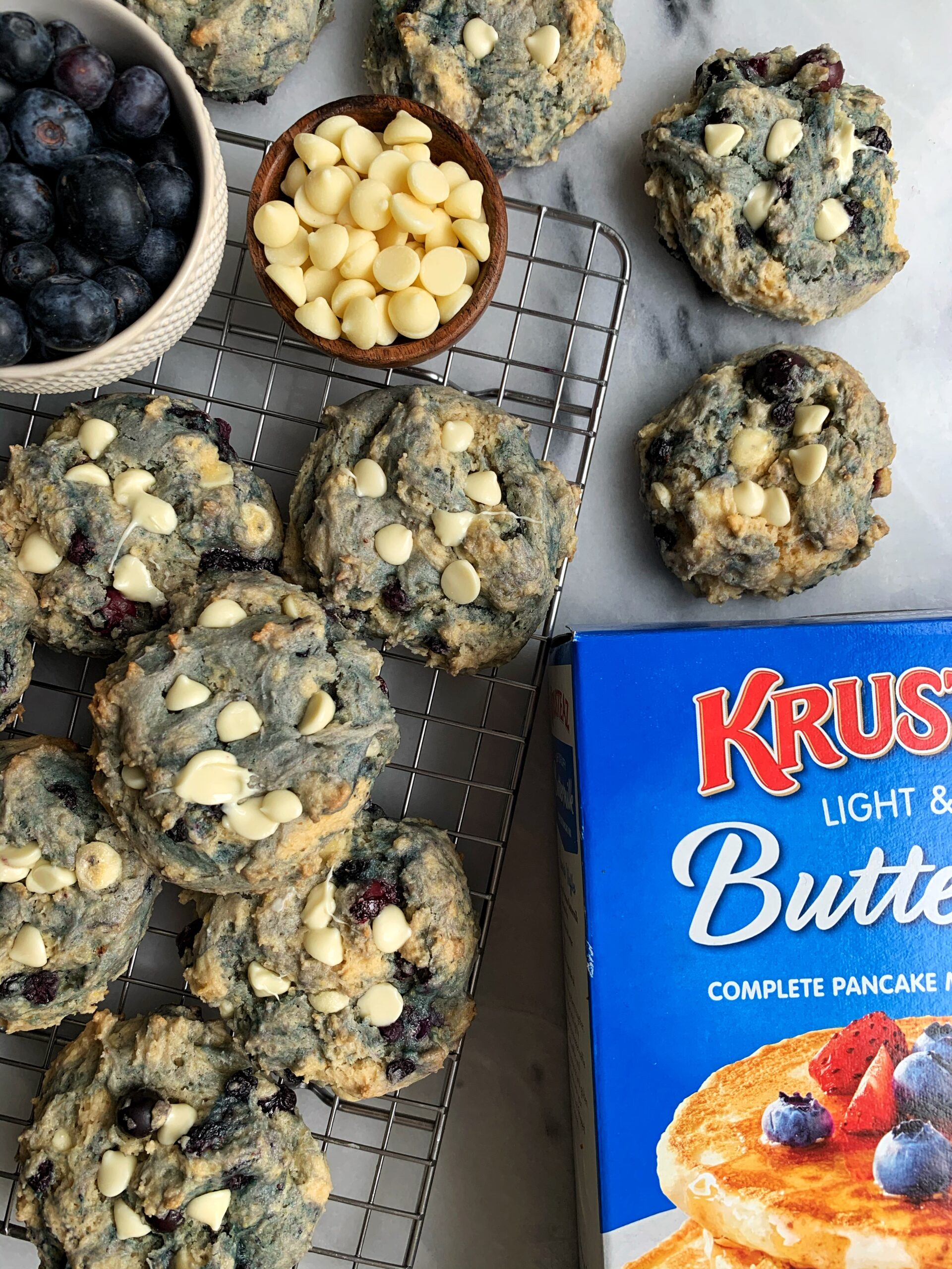 5-ingredient Blueberry Pancake Cookies! - rachLmansfield