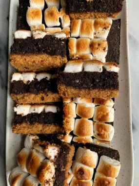 The Absolute Best S'MORES BROWNIE BARS! These s'mores bars are epic filled with a graham cracker base, brownie center and marshmallows on top. And they happen to be gluten-free and you only need a few ingredients to whip them up.