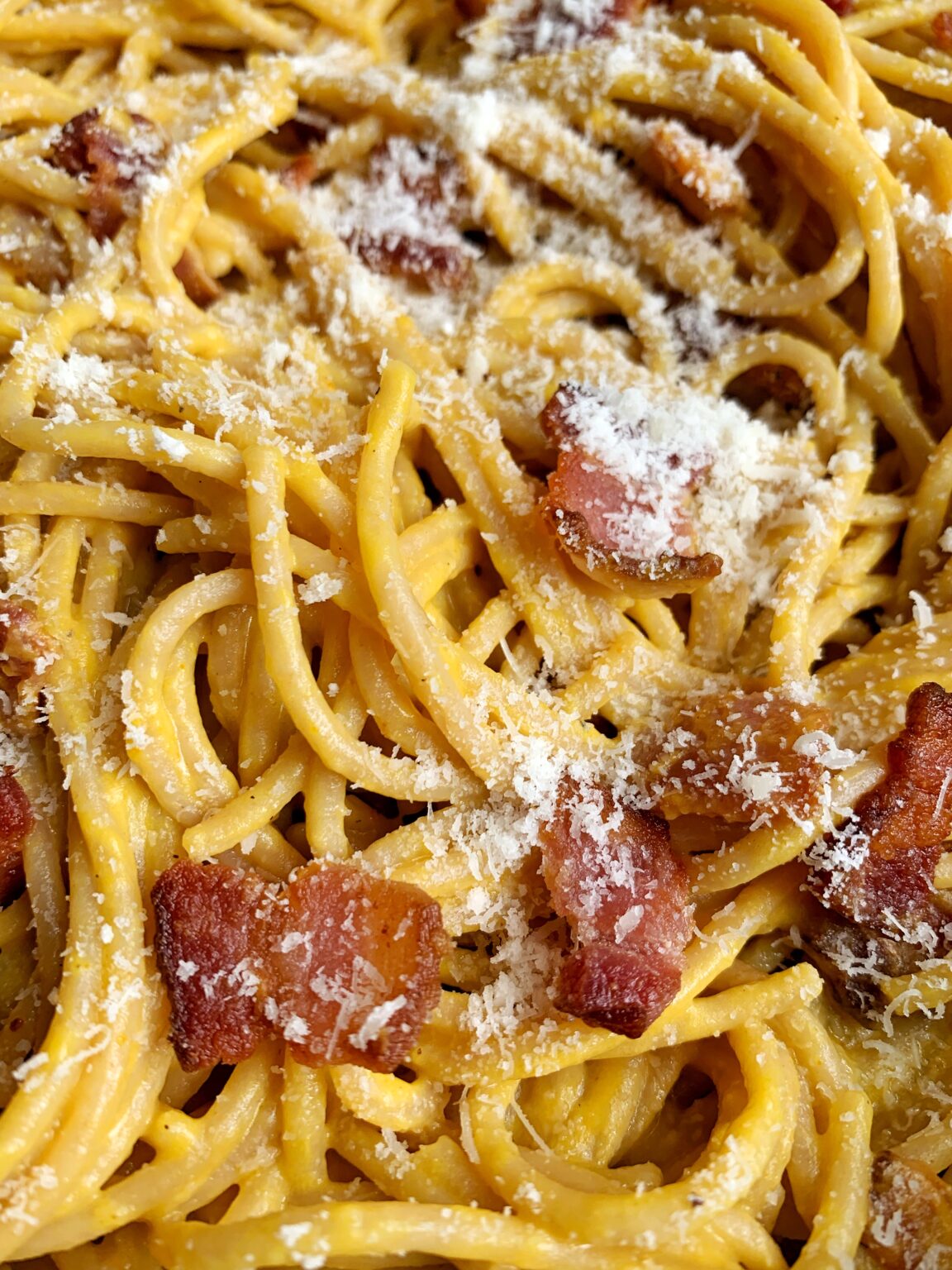 Creamy Pumpkin Bacon Carbonara Pasta! - rachLmansfield