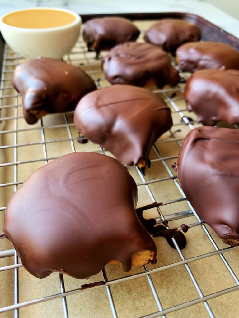 4-Ingredient Reese’s Pumpkins! (Vegan)