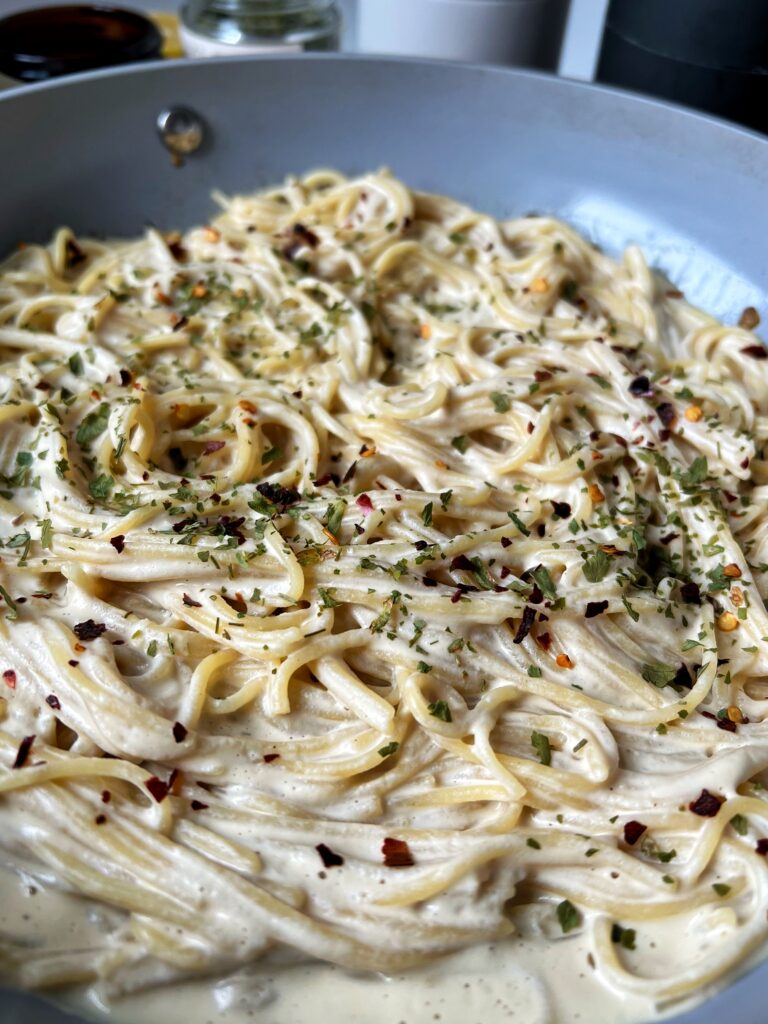 The Best Vegan Alfredo Pasta Recipe made with just 6 ingredients. This recipe is so delicious and is my favorite creamy plant-based Alfredo sauce recipe.