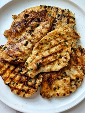 How to grill chicken on the stovetop! Here's how we make our favorite grill-pan chicken that is juicy, flavorful and a staple in our lunch and dinner prep.