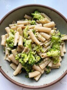 No-Boil Creamy Broccoli Pasta Bake - RachLmansfield