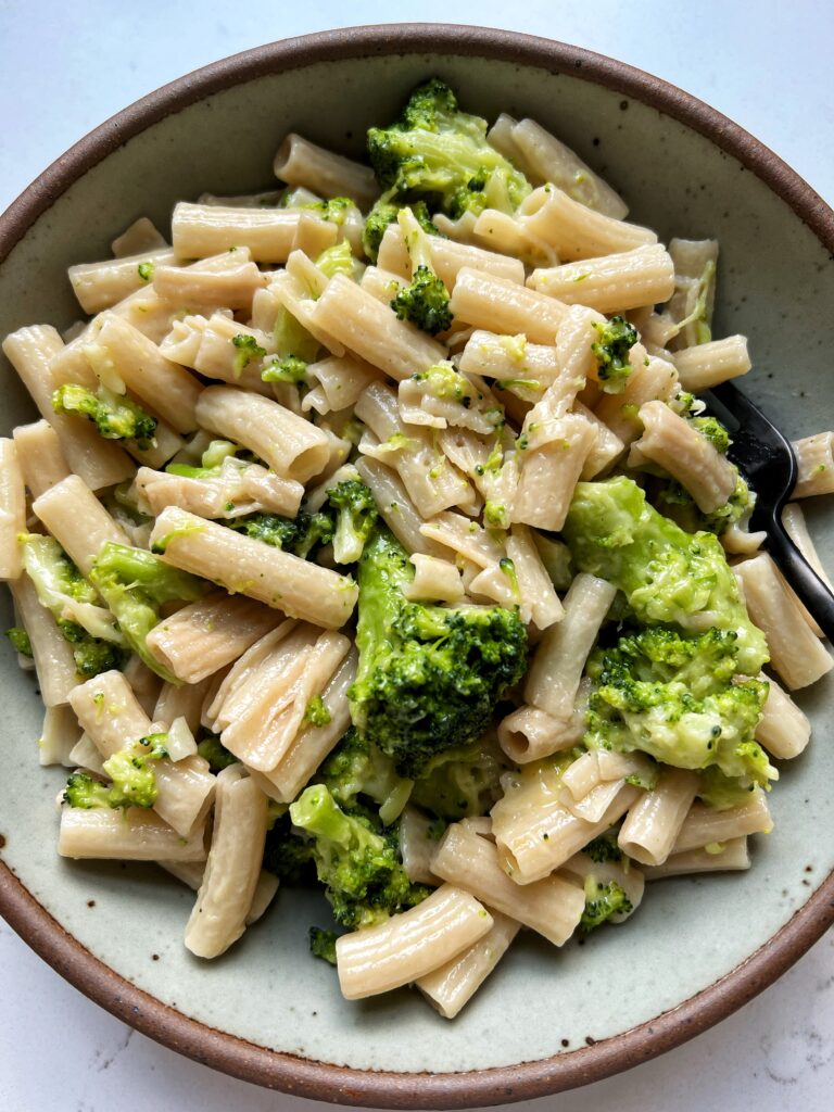This One-Pot Creamy Broccoli Pasta is a staple in our dinner line up for the kids! Even my kids who don't 