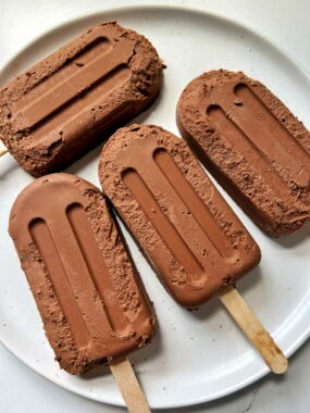 Easy Chocolate Fudge Ice Pops made with vegan and gluten-free ingredients. These are such a delicious healthier alternative to the classic chocolate fudge pops we grew up eating!