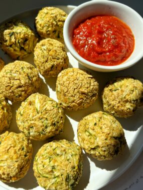 EASY Vegan Zucchini Meatballs! These zucchini meatballs are such a delicious and easy veggie "meatball" recipe! Made with gluten-free and dairy-free ingredients and you can toss them into your favorite sauce with pasta or anything!