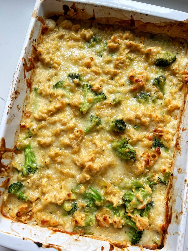This Broccoli Pasta Bake is one of the easiest dinner recipes to make. Add the ingredients to a baking dish and cook until ready, no boiling of the noodles needed and it's gluten free-friendly.