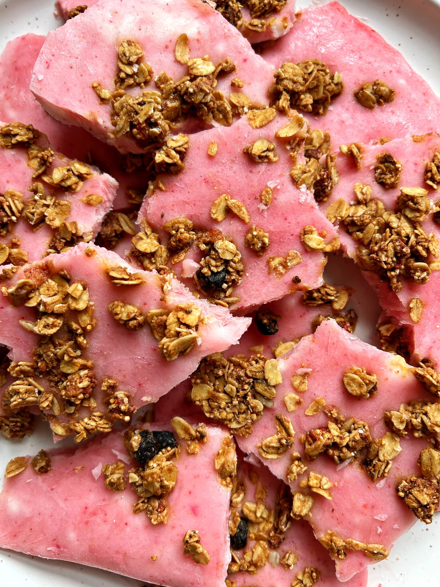 strawberry-yogurt-bark-rachlmansfield