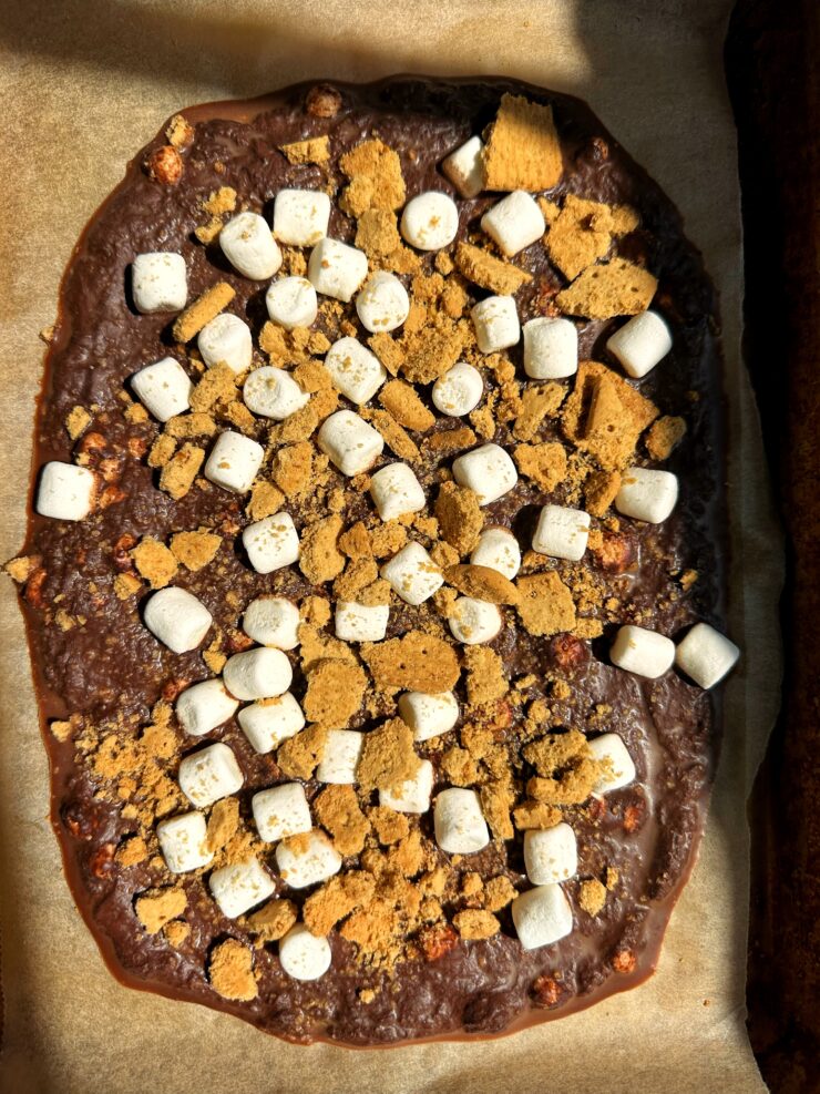 This s'mores bark is made with just 4 ingredients and it is also vegan and gluten-free. An incredibly easy and tasty dessert to keep in the freezer to snack on!